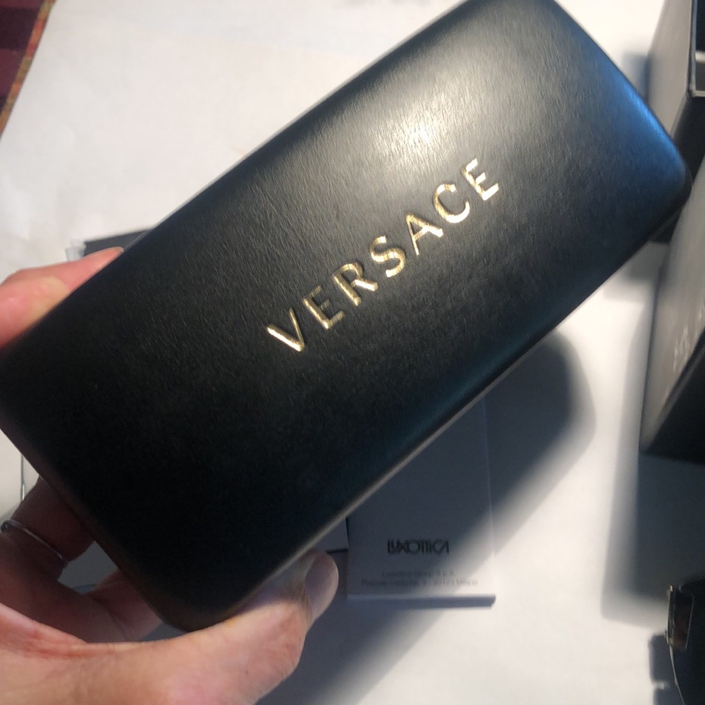 Versace Gianni Couture Jackie O style tortoiseshell sunglasses, hard case, box - Picture 10 of 12